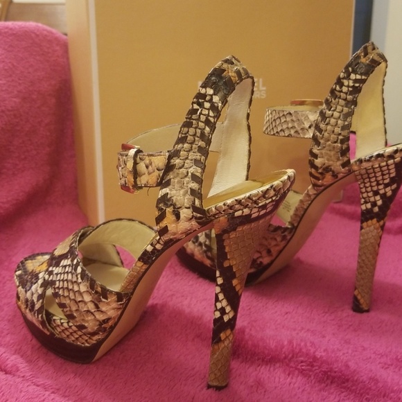 Michael Kors authentic Odessa sandals - Picture 5 of 6